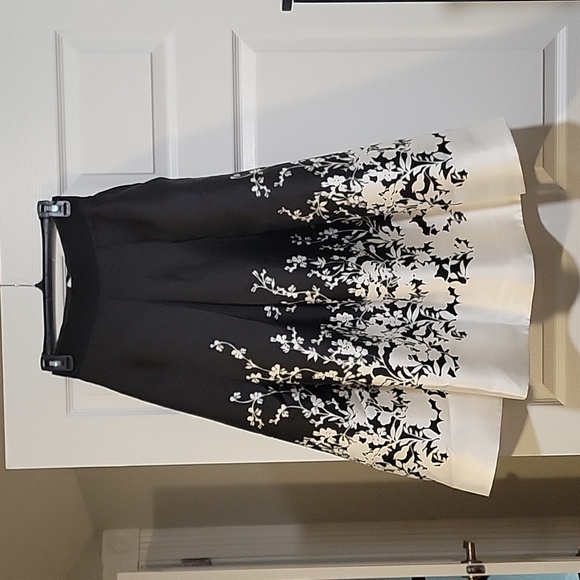 WHBM Fullly lined Skirt w/tulle - Picture 2 of 9